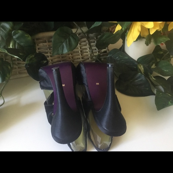 Vigoss Black Satin 5” High Heel Shoes Size 8M - Picture 8 of 8